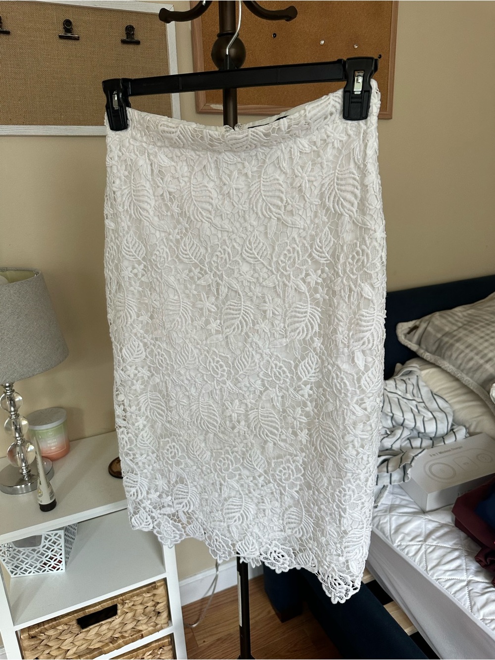 Banana Republic White Lace Pencil Skirt